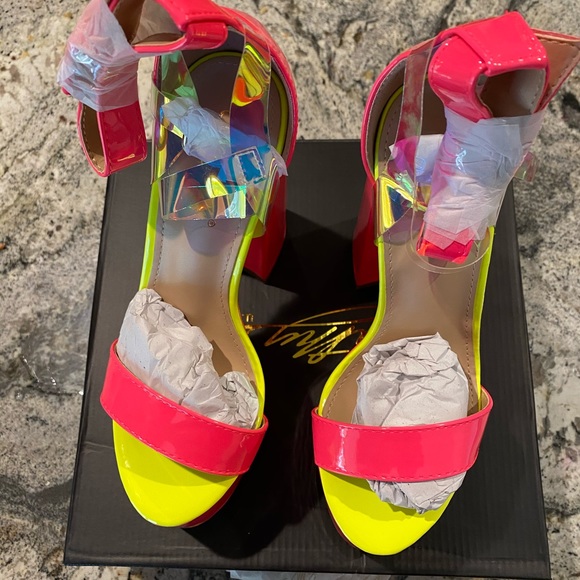 High heels - Picture 2 of 5